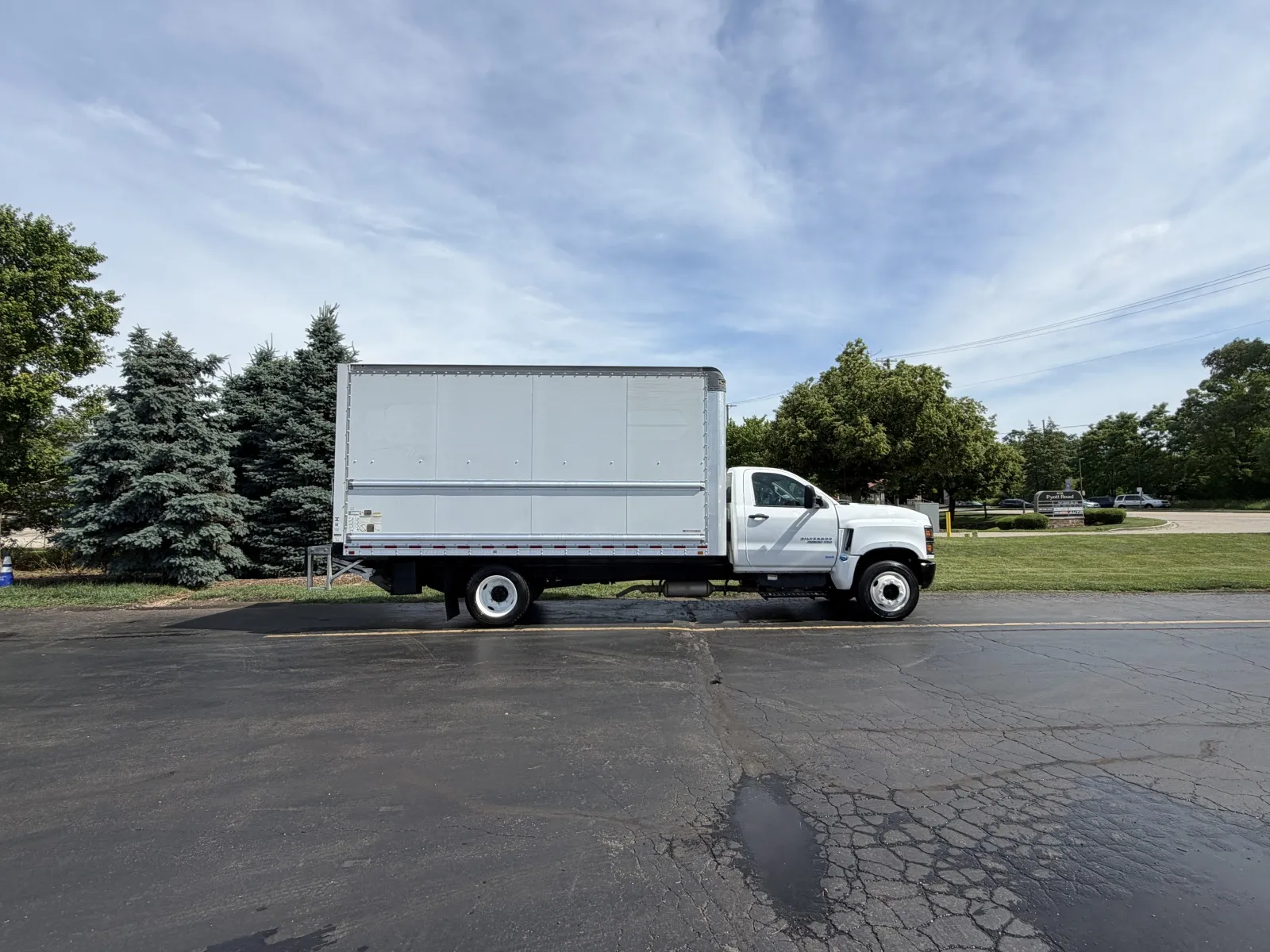 White 2020 Chevrolet Silverado 4500 16 ft Box Truck for sale in Crystal Lake, IL