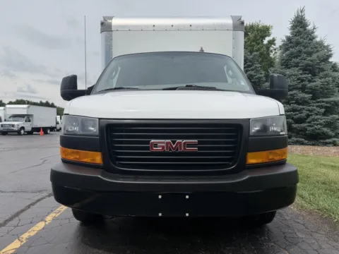 More photos of 2022 GMC Savana 3500 at Signature Truck Center, IL