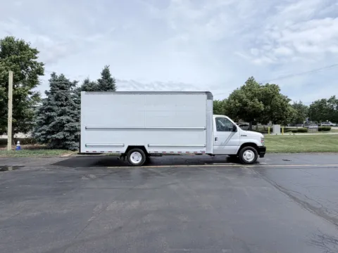 White 2022 Ford E-Series E-350 SD for sale in Crystal Lake, IL