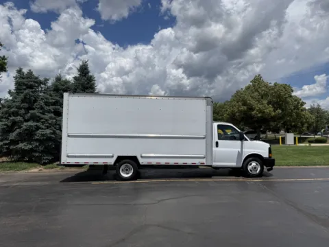 White 2017 GMC Savana 3500 for sale in Crystal Lake, IL