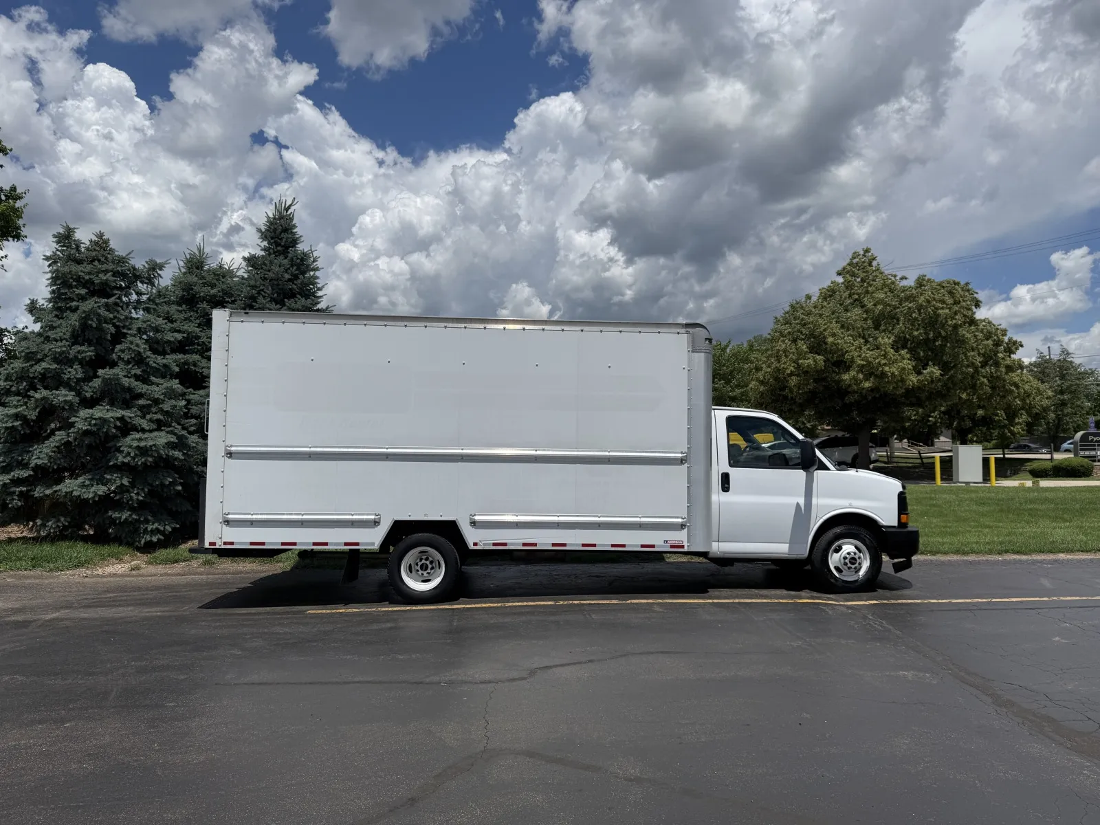 White 2017 GMC Savana 3500 for sale in Crystal Lake, IL