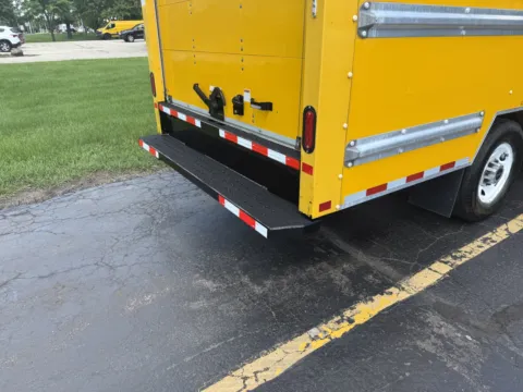 More photos of 2021 GMC Savana 3500 at Signature Truck Center, IL