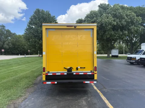 More photos of 2021 GMC Savana 3500 at Signature Truck Center, IL