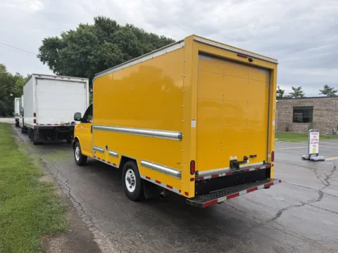 More photos of 2021 GMC Savana 3500 at Signature Truck Center, IL