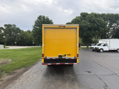 More photos of 2021 GMC Savana 3500 at Signature Truck Center, IL