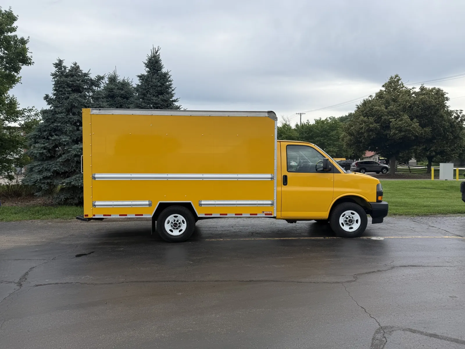 Yellow 2021 GMC Savana 3500 for sale in Crystal Lake, IL