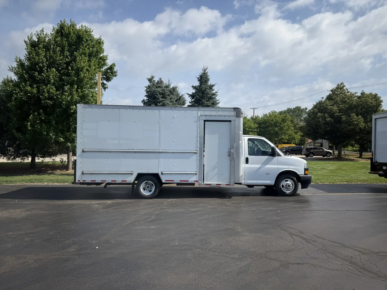 2022 GMC Savana 3500 177" WB's photo