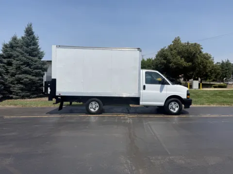 White 2021 Chevrolet Express 3500 12 FT Box Truck with Liftgate for sale in Crystal Lake, IL