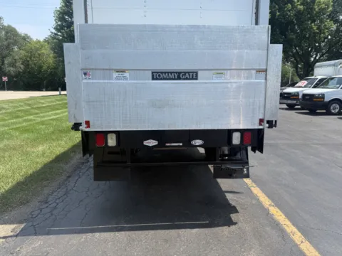 More photos of 2021 Chevrolet Express 3500 12 FT Box Truck with Liftgate at Signature Truck Center, IL