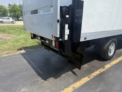 More photos of 2021 Chevrolet Express 3500 12 FT Box Truck with Liftgate at Signature Truck Center, IL