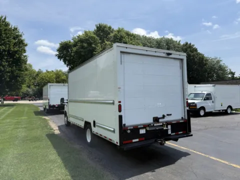 More photos of 2022 Ford E-350 16 FT Box Truck at Signature Truck Center, IL