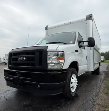 More photos of 2022 Ford E-350 16 FT Box Truck at Signature Truck Center, IL