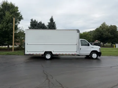 White 2022 Ford E-350 16 FT Box Truck for sale in Crystal Lake, IL