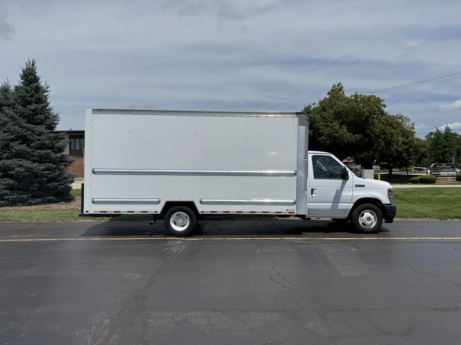 2022 Ford E-350 16 FT Box Truck