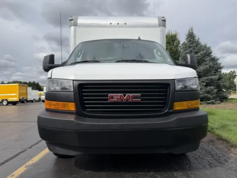 More photos of 2022 GMC Savana 3500 16 FT Box Truck at Signature Truck Center, IL