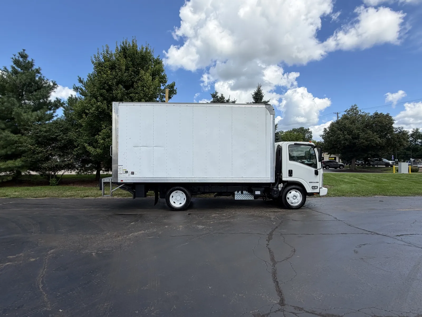 White 2018 Isuzu NPR EFI 16ft Box Truck with Liftgate for sale in Crystal Lake, IL
