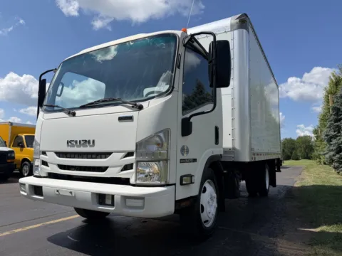 More photos of 2020 Isuzu NPR XD 16 FT Box Truck with Liftgate at Signature Truck Center, IL