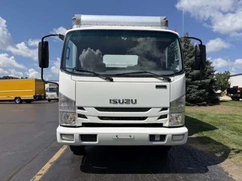 More photos of 2020 Isuzu NPR XD 16 FT Box Truck with Liftgate at Signature Truck Center, IL