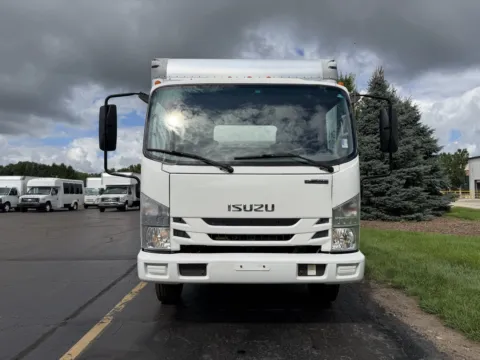 More photos of 2019 Isuzu NPR HD 16 FT Box Truck with Liftgate at Signature Truck Center, IL