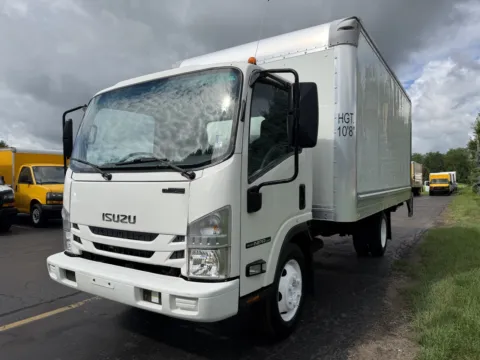 More photos of 2019 Isuzu NPR HD 16 FT Box Truck with Liftgate at Signature Truck Center, IL