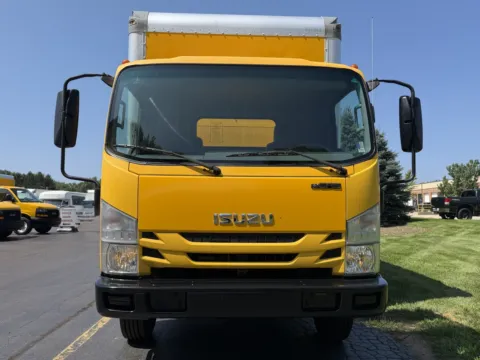 More photos of 2021 Isuzu NPR HD 16 FT Box Truck with Liftgate at Signature Truck Center, IL