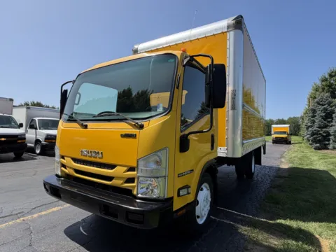 More photos of 2021 Isuzu NPR HD 16 FT Box Truck with Liftgate at Signature Truck Center, IL