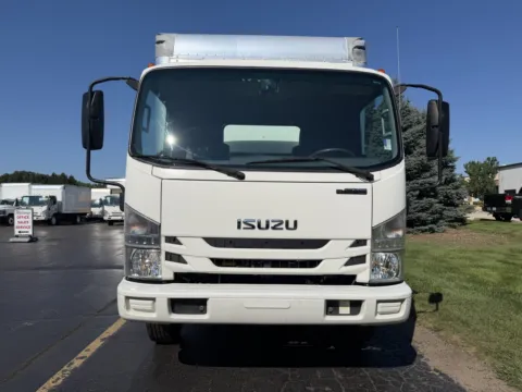 More photos of 2020 Isuzu NPR HD 16 FT Box Truck with Liftgate at Signature Truck Center, IL
