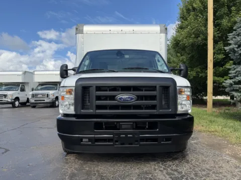 More photos of 2022 Ford E-350 16ft Box Truck at Signature Truck Center, IL
