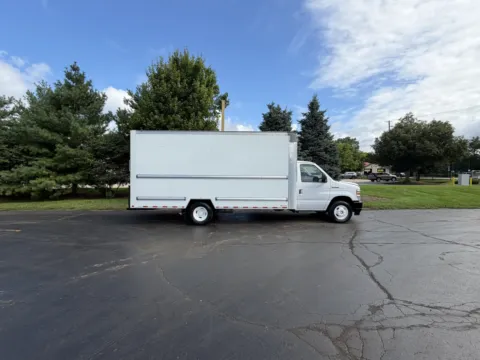 White 2022 Ford E-350 16ft Box Truck for sale in Crystal Lake, IL