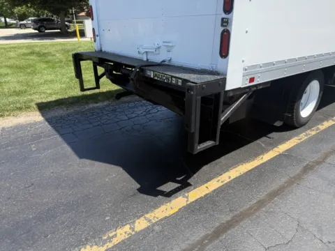More photos of 2021 Isuzu NPR HD 16 FT Box Truck with Liftgate at Signature Truck Center, IL
