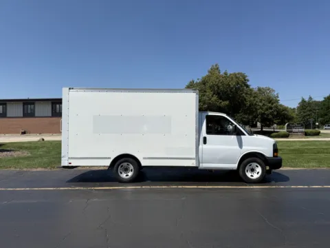 White 2019 GMC 3500 12ft Box Truck for sale in Crystal Lake, IL