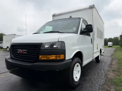 More photos of 2019 GMC 3500 12ft Box Truck at Signature Truck Center, IL