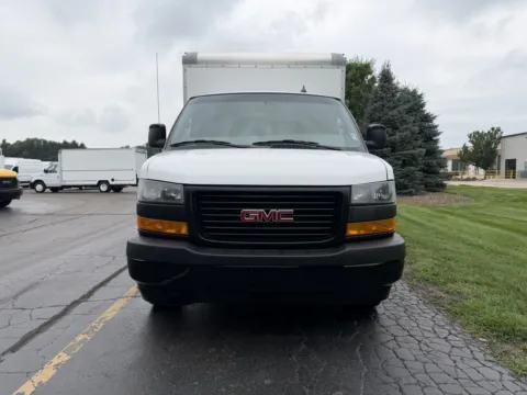 More photos of 2019 GMC 3500 12ft Box Truck at Signature Truck Center, IL