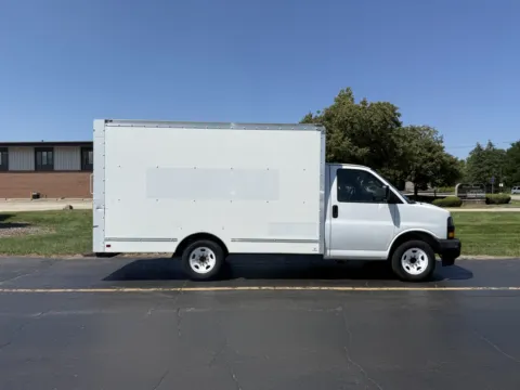 White 2019 GMC 3500 12ft Box Truck for sale in Crystal Lake, IL