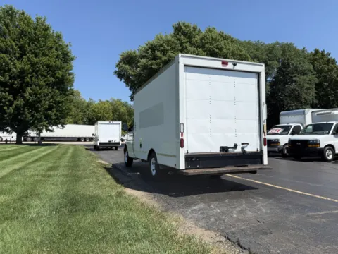 More photos of 2019 GMC 3500 12ft Box Truck at Signature Truck Center, IL