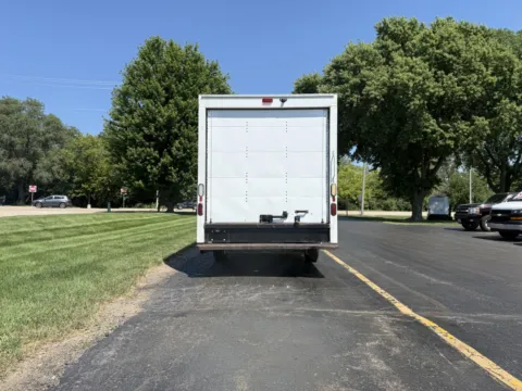More photos of 2019 GMC 3500 12ft Box Truck at Signature Truck Center, IL