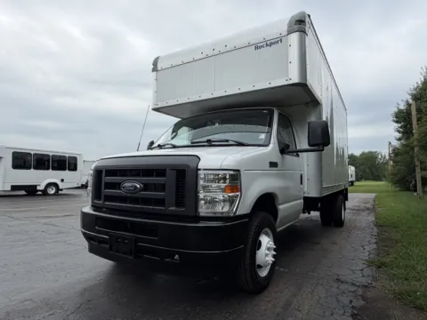 More photos of 2023 Ford E-450 16ft Box Truck with Attic, Liftgate and Side Door at Signature Truck Center, IL