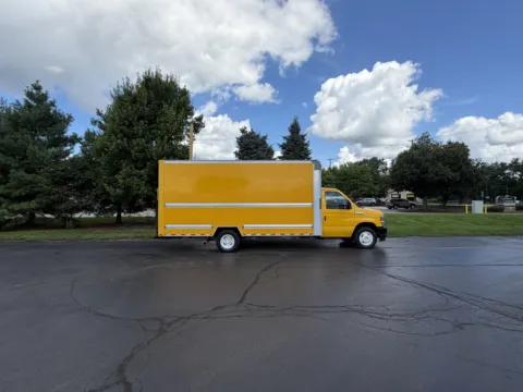 Yellow 2022 Ford E-350 16ft Box Truck for sale in Crystal Lake, IL