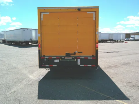 More photos of 2022 Ford E-350 16ft Box Truck at Signature Truck Center, IL