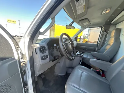 More photos of 2022 Ford E-350 16ft Box Truck at Signature Truck Center, IL