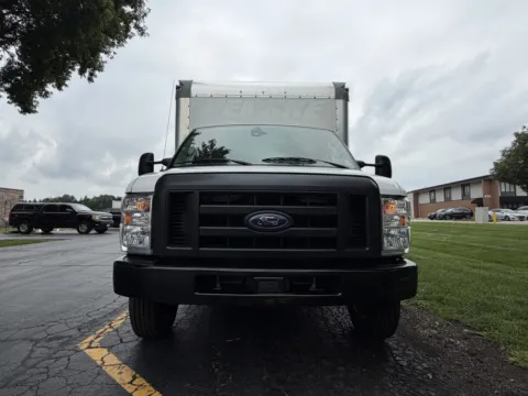 More photos of 2022 Ford E-350 16ft Box Truck at Signature Truck Center, IL