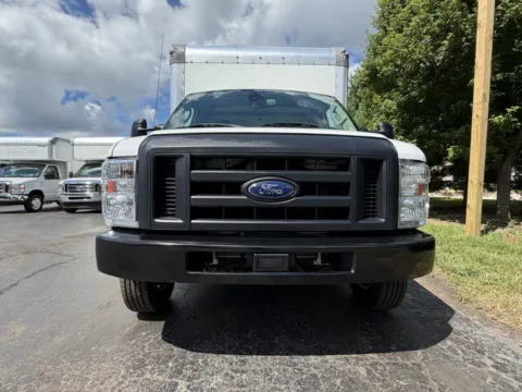 More photos of 2022 Ford E-350 16ft Box Truck at Signature Truck Center, IL