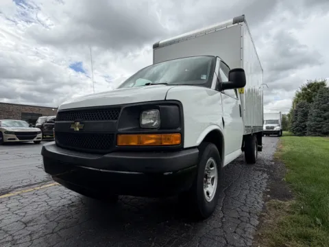 More photos of 2016 Chevrolet 3500 12ft Box Truck at Signature Truck Center, IL