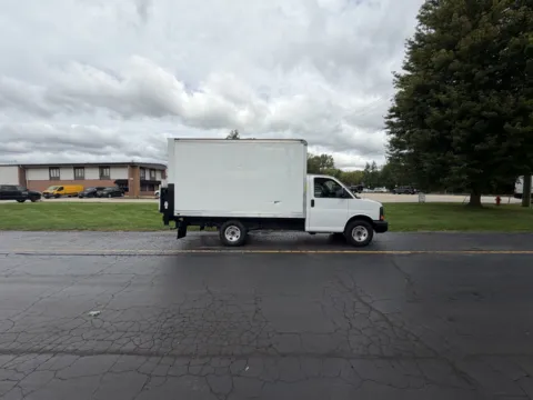 White 2016 Chevrolet 3500 12ft Box Truck for sale in Crystal Lake, IL