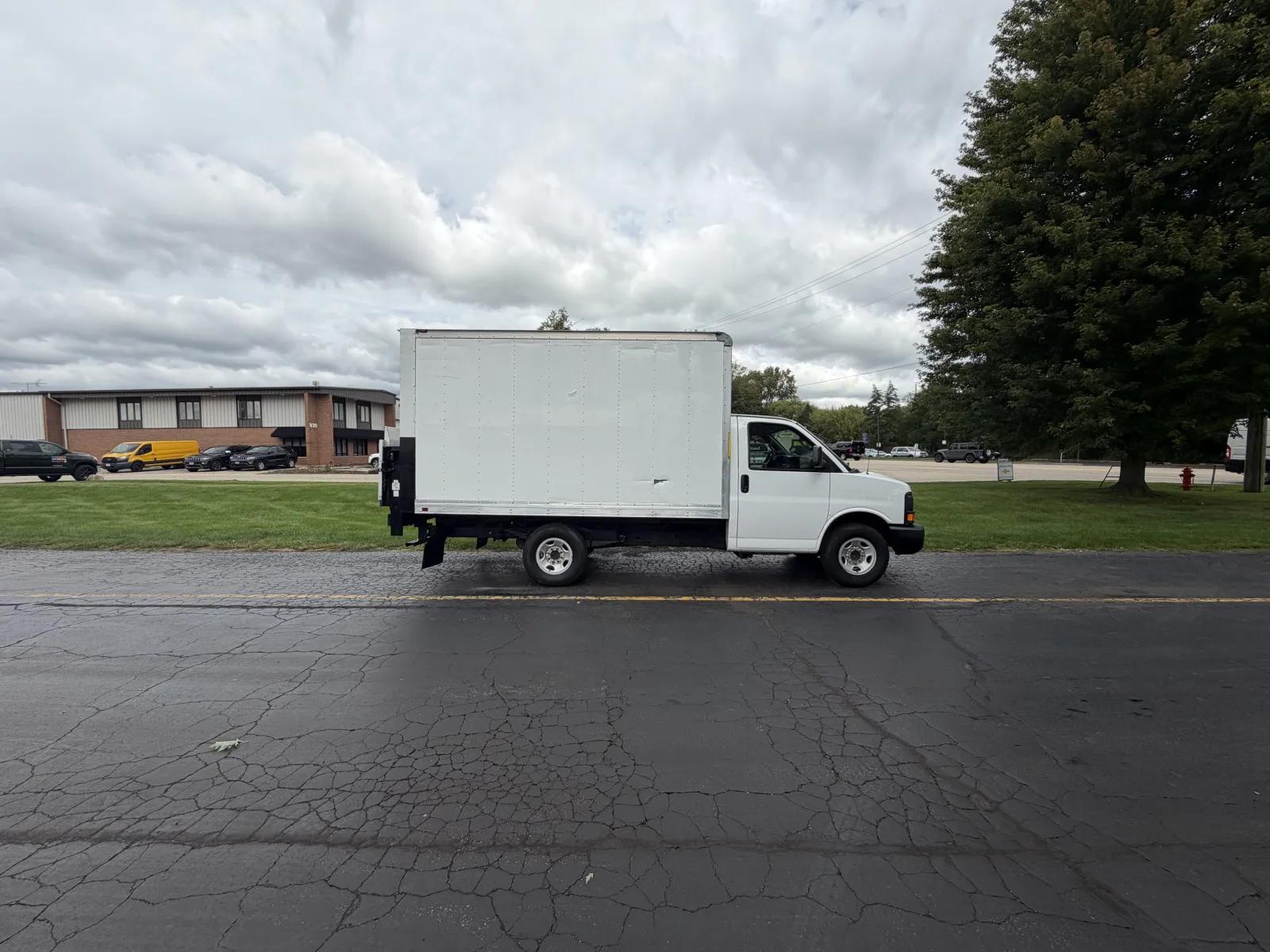 White 2016 Chevrolet 3500 12ft Box Truck for sale in Crystal Lake, IL