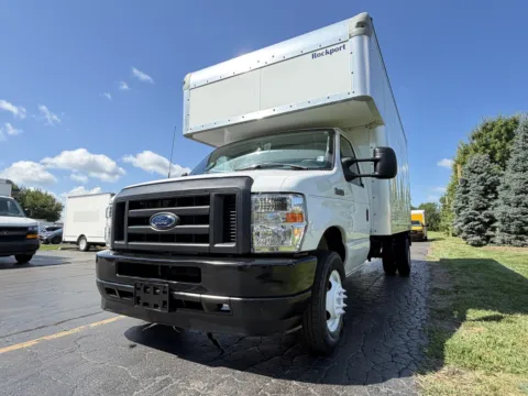 More photos of 2023 Ford E450 16ft Box Truck at Signature Truck Center, IL