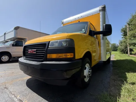 More photos of 2022 GMC 3500 16ft Box Truck at Signature Truck Center, IL