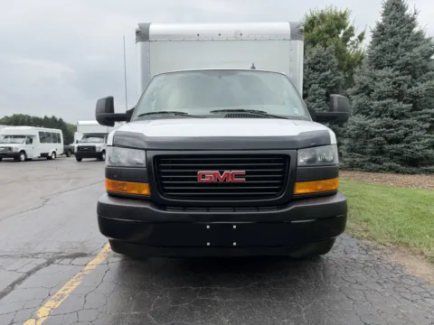 More photos of 2022 GMC 3500 16ft Box Truck at Signature Truck Center, IL