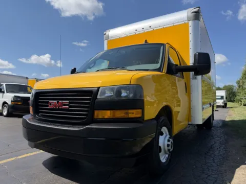 More photos of 2022 GMC 3500 16ft Box Truck at Signature Truck Center, IL