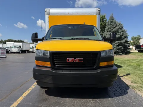 More photos of 2022 GMC 3500 16ft Box Truck at Signature Truck Center, IL